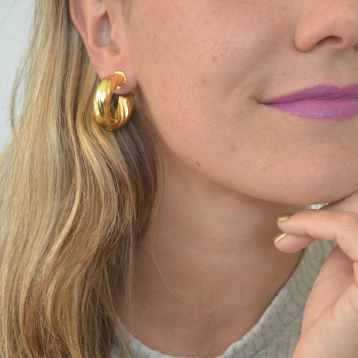 Betty Carre Paola Twisted Mid Hoop